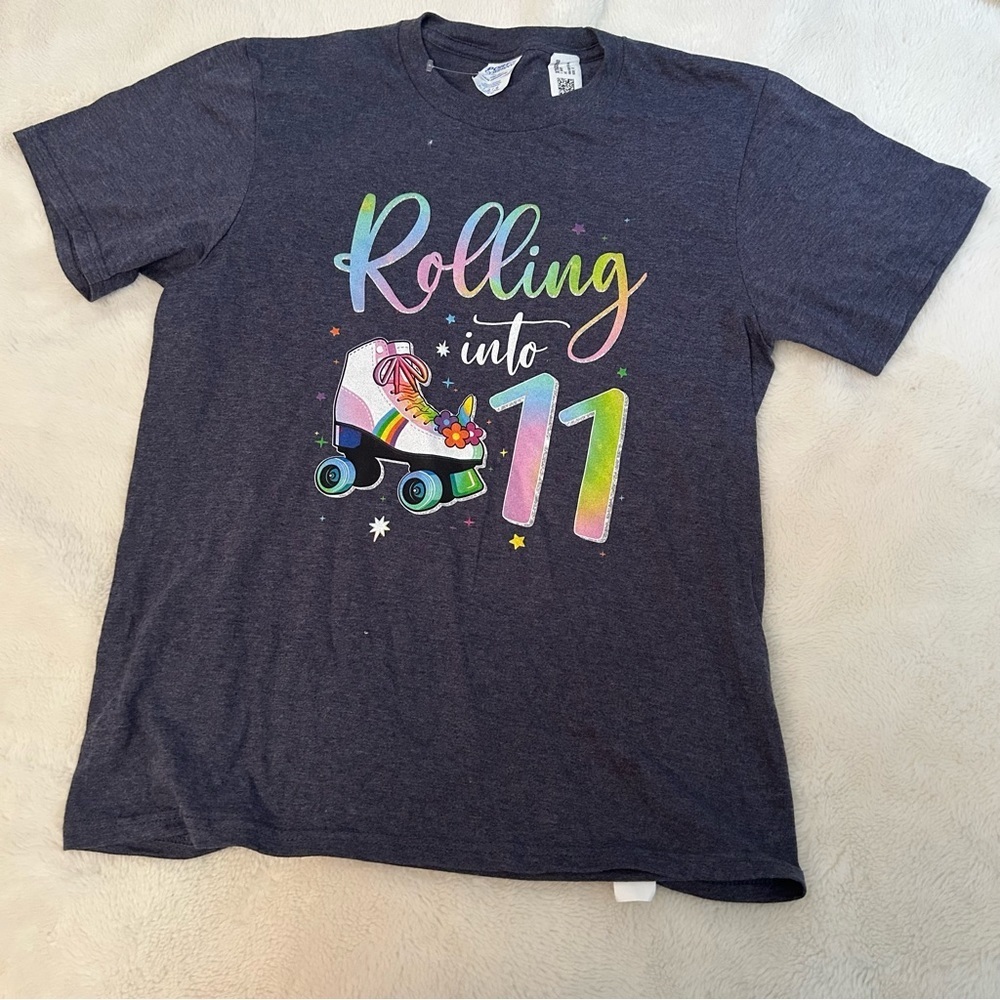 NEW!! Size Large KIDS “Rolling into 11” Skate Shirt E2